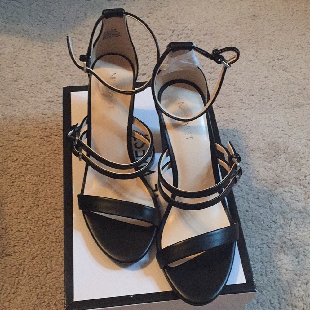 New Black sandal pumps